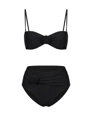 Bikini de alba con flores en 3D